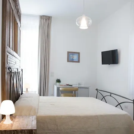 Del Faro Bed & Breakfast 4*