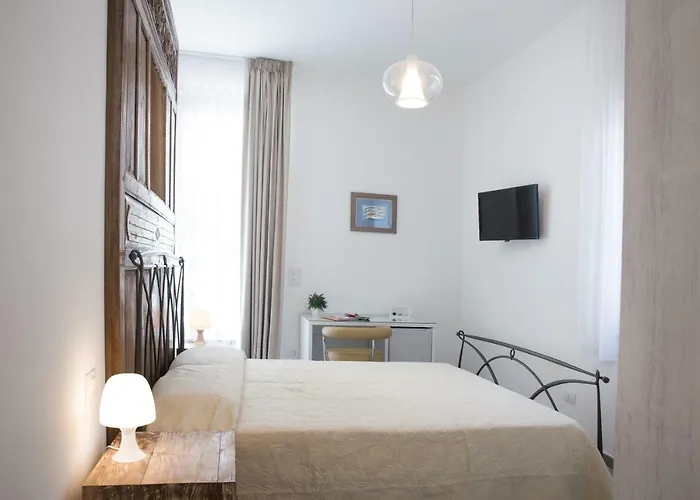 Del Faro Oda ve Kahvaltı 4*